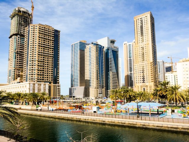 برج روبوت بارك - تديره شركة مرفع العقارية - الشارقة
