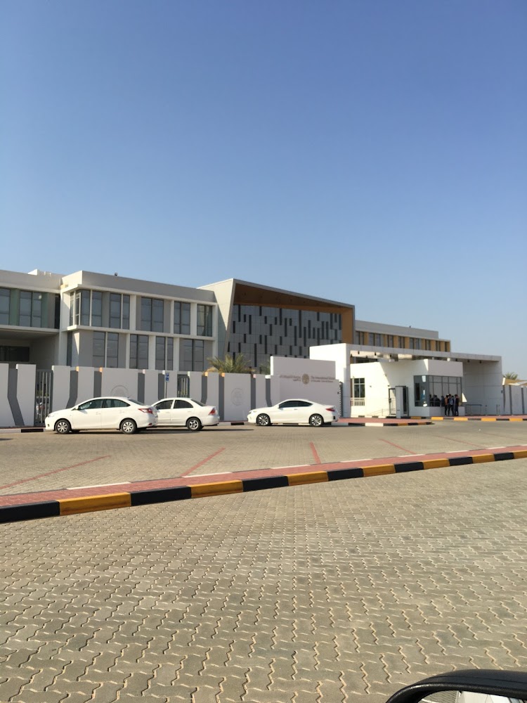 مدرسة الشويفات الدولية أم القيوين