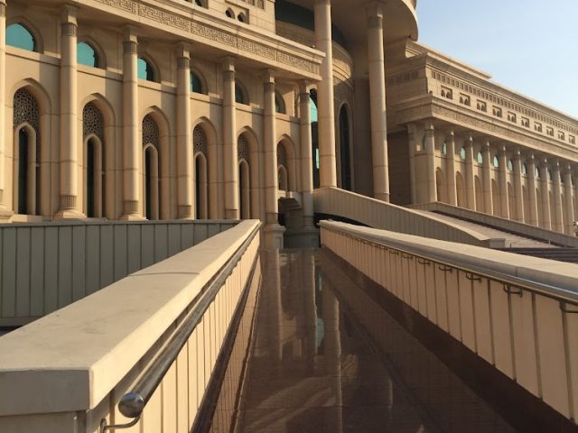 محامي و مستشار قانوني lawyer & legal consultant עורך דין -  - +971 55 312 2444