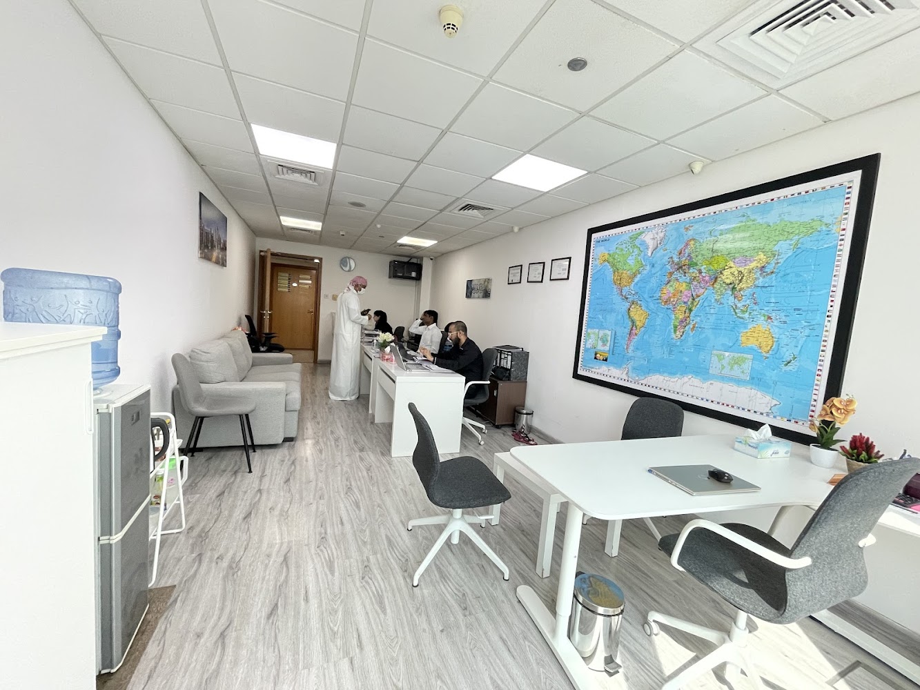 استشارات المنطقة الحرة / استشارات إدارة الأعمال / المنطقة الحرة / البر الرئيسي / الخارج  -  عجمان