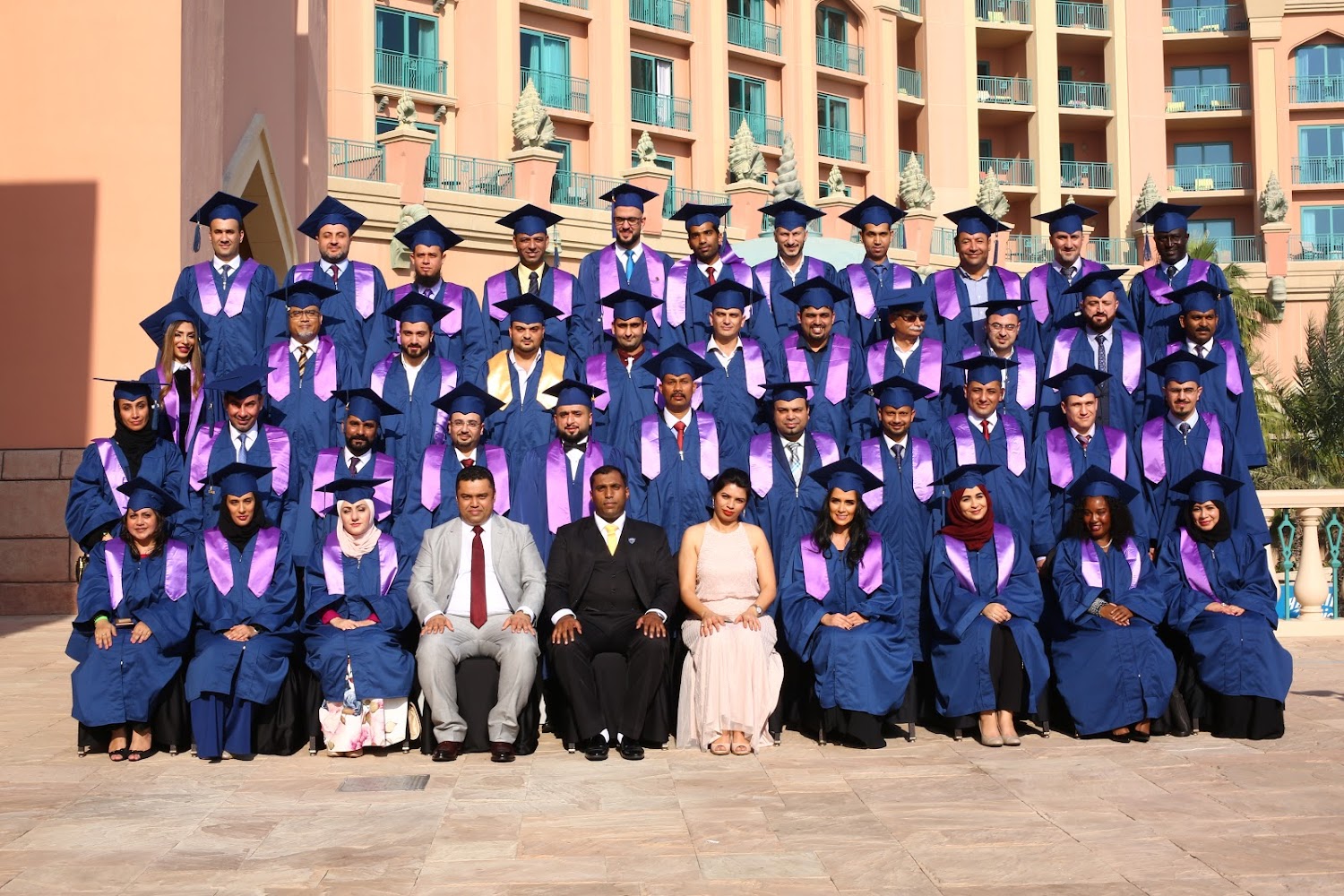 جامعة لينكولن للأعمال والإدارة: دورات ماجستير في إدارة الأعمال ، درجة البكالوريوس ، دبلوم المملكة المتحدة - الشارقة
