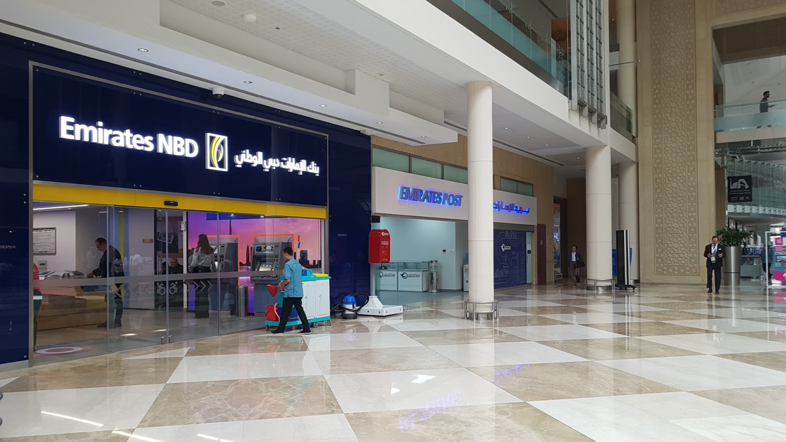 أجهزة الصراف الآلي من بنك الإمارات دبي الوطني - دبي