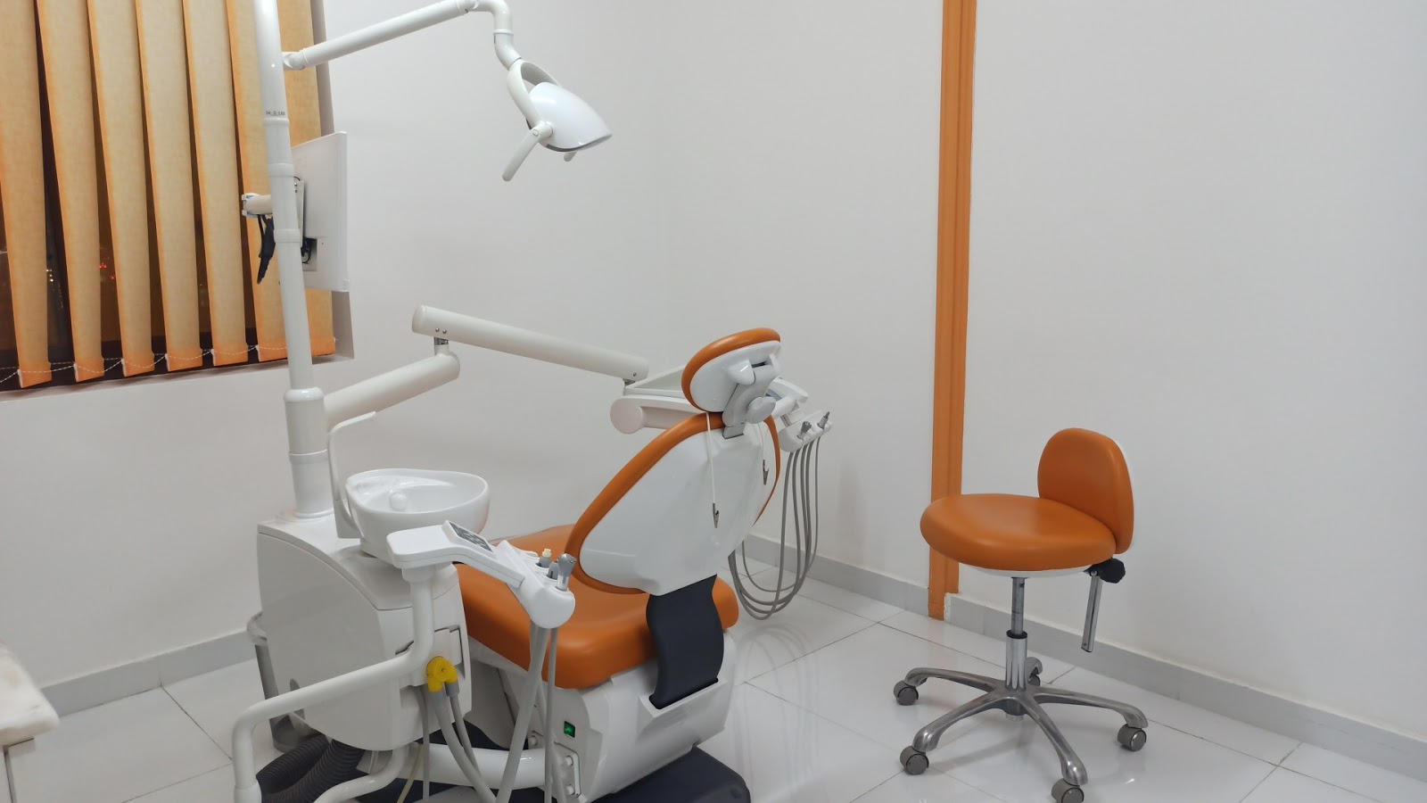 عيادة العنق لطب الأسنان / أفضل عيادة أسنان في رأس الخيمة / طبيب أسنان بأسعار معقولة / أخصائي تقويم الأسنان / سيدة تقويم الأسنان / أخصائي تقويم الأسنان / طبيب أسنان بالقرب مني / النخيل طبيب أسنان رأس الخيمة