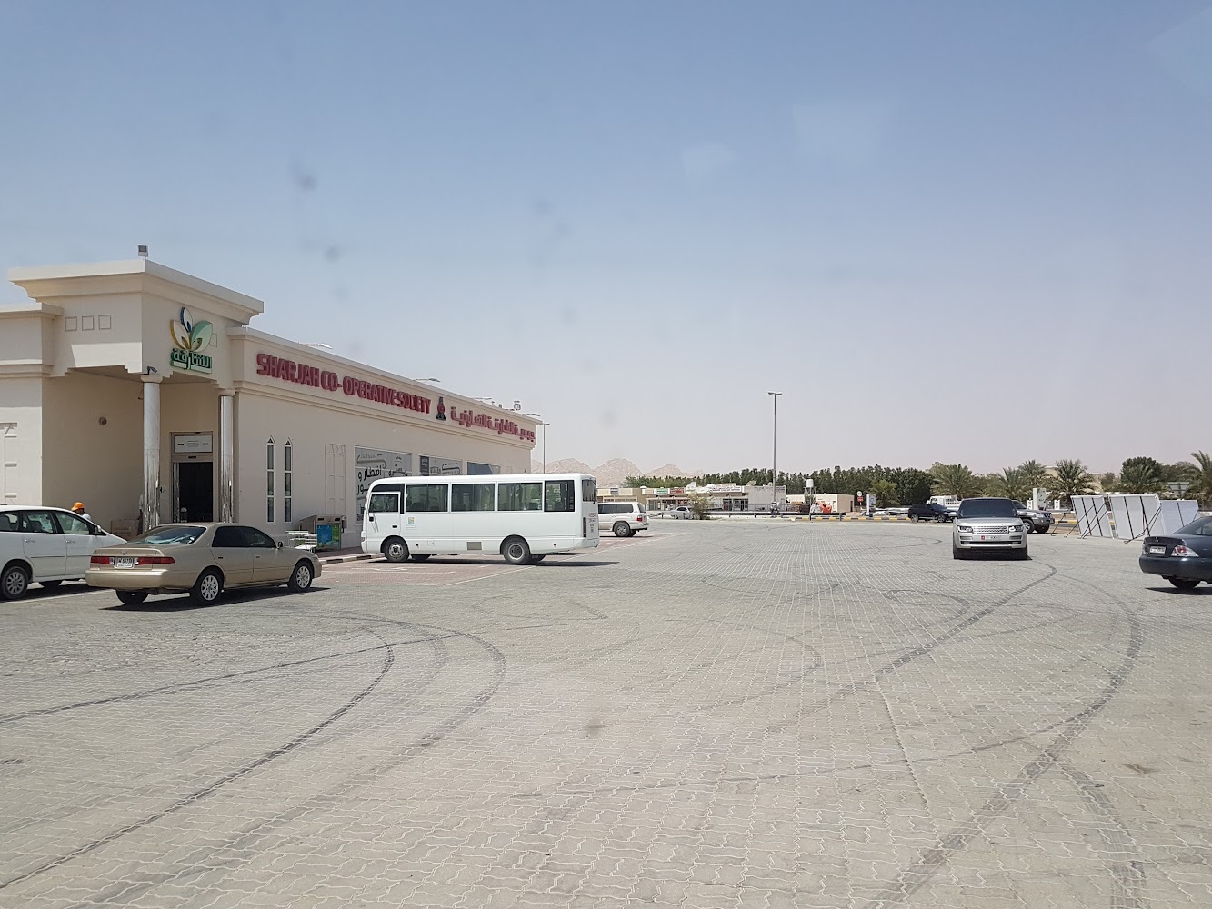 أجهزة الصراف الآلي لبنك دبي الإسلامي - الشارقة